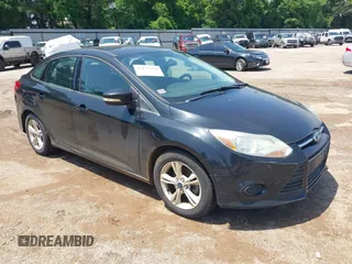 2014 Ford Focus SE with VIN 1FADP3F24EL431332, listed as a IAAI auction lot 42135538 with 121,362 mi miles. Bid and sale history available at carsss.com. Image 1.