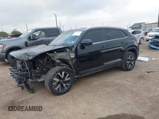 2023 Volkswagen Atlas SE z VIN 1V2DC2CA3PC208888, wystawiony jako IAAI lot #41926114 z przebiegiem 36 645 mil mil oraz . Historia ofert i sprzedaży dostępna na DreamBid. Obrazek 2.