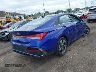 2024 Hyundai Elantra SEL z VIN KMHLS4DG2RU750734, wystawiony jako IAAI lot #42266873 z przebiegiem 6 255 mil mil oraz . Historia ofert i sprzedaży dostępna na DreamBid. Obrazek 4.