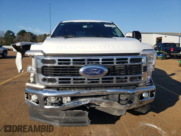 2023 Ford F-250 XL with VIN 1FT7W2BT3PEC29303, listed as a Copart auction lot 87230554 with 68,303 mi miles and Salvage Title. Bid and sale history available at DreamBid. Image 5.