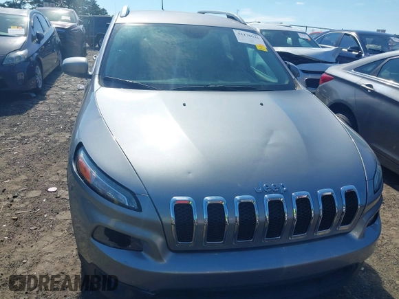 2018 Jeep Cherokee Latitude with VIN 1C4PJLCB4JD612058, listed as a IAAI auction lot 42176036 with 162,153 mi miles and . Bid and sale history available at DreamBid. Image 12.
