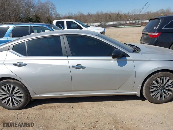 2024 Nissan Altima 2.5 SV with VIN 1N4BL4DV4RN427006, listed as a IAAI auction lot 41757903 with 16,158 mi miles. Bid and sale history available at carsss.com. Image 13.