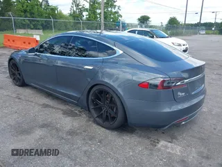 2013 Tesla Model S Performance с VIN 5YJSA1DP9DFP17832, выставлен на аукционе IAAI как лот 42444829 с пробегом 157 909 миль миль и . История ставок и продаж доступна на DreamBid. Изображение 3.