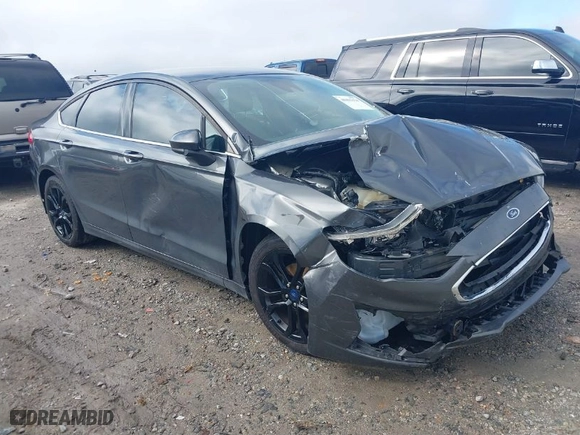 2019 Ford Fusion SE with VIN 3FA6P0HD0KR268309, listed as a IAAI auction lot 40495314 with 130,343 mi miles. Bid and sale history available at carsss.com. Image 1.