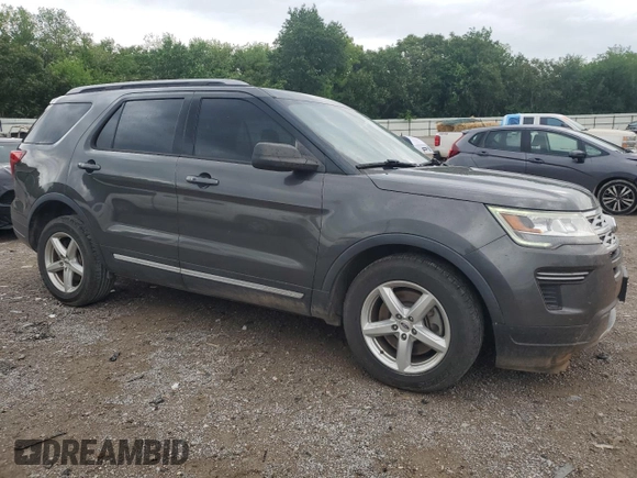 2018 Ford Explorer XLT z VIN 1FM5K7D80JGC54417, wystawiony jako Copart lot #54900345 z przebiegiem 84 896 mil mil oraz Szkoda całkowita • Salvage title. Historia ofert i sprzedaży dostępna na DreamBid. Obrazek 4.