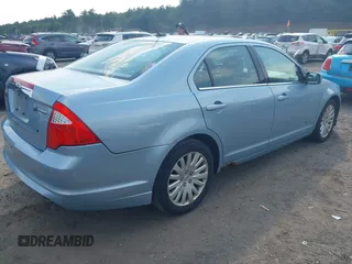 2010 Ford Fusion Hybrid z VIN 3FADP0L35AR279780, wystawiony jako IAAI lot #42480146 z przebiegiem 148 080 mil mil oraz . Historia ofert i sprzedaży dostępna na DreamBid. Obrazek 4.