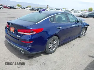 2019 Kia Optima LX z VIN 5XXGT4L30KG357618, wystawiony jako IAAI lot #41854957 z przebiegiem Nie podano mil oraz . Historia ofert i sprzedaży dostępna na DreamBid. Obrazek 4.