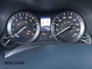 2015 Infiniti Q70 z VIN JN1BY1AR5FM561996, wystawiony jako IAAI lot #42099091 z przebiegiem 115 080 mil mil oraz . Historia ofert i sprzedaży dostępna na DreamBid. Obrazek 7.