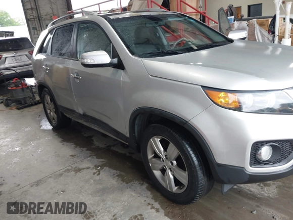 2013 Kia Sorento EX with VIN 5XYKU4A20DG313084, listed as a IAAI auction lot 41976552 with 168,397 mi miles and . Bid and sale history available at carsss.com. Image 6.