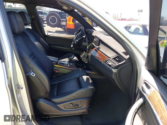 2012 BMW X5 35d z VIN 5UXZW0C5XCL665504, wystawiony jako IAAI lot #41835285 z przebiegiem 134 245 mil mil oraz . Historia ofert i sprzedaży dostępna na DreamBid. Obrazek 5.