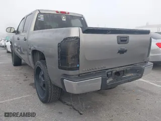 2007 Chevrolet Silverado 1500 LT w/1LT with VIN 2GCEC13C971586267, listed as a IAAI auction lot 41867101 with 181,925 mi miles. Bid and sale history available at carsss.com. Image 3.