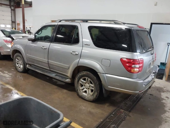 2004 Toyota Sequoia SR5 with VIN 5TDBT44A64S227125, listed as a IAAI auction lot 41245341 with 220,014 mi miles. Bid and sale history available at carsss.com. Image 3.
