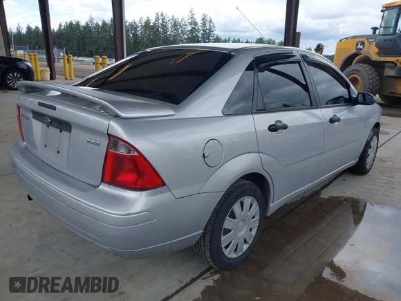 2006 Ford Focus S z VIN 1FAFP34N66W141597, wystawiony jako IAAI lot #42301819 z przebiegiem 94 705 mil mil oraz . Historia ofert i sprzedaży dostępna na DreamBid. Obrazek 4.