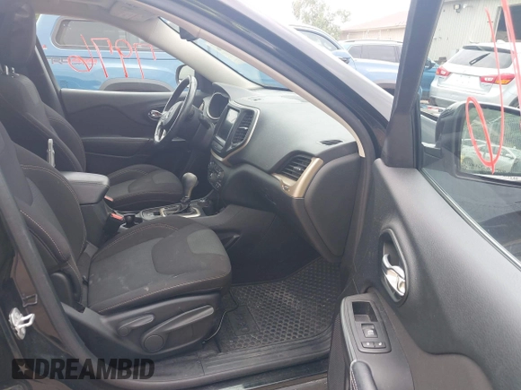 2016 Jeep Cherokee Latitude z VIN 1C4PJMCB9GW169893, wystawiony jako IAAI lot #42707976 z przebiegiem 128 241 mil mil oraz . Historia ofert i sprzedaży dostępna na DreamBid. Obrazek 5.