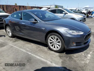 2016 Tesla Model S 90D z VIN 5YJSA1E22GF136325, wystawiony jako Copart lot #65238105 z przebiegiem 182 196 mil mil oraz Szkoda całkowita • Salvage title. Historia ofert i sprzedaży dostępna na DreamBid. Obrazek 4.