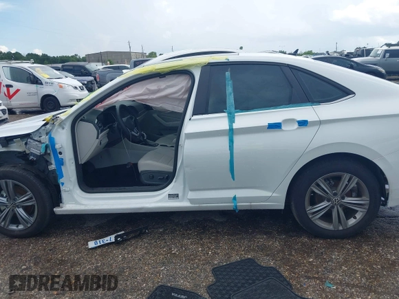 2024 Volkswagen Jetta SE with VIN 3VW7M7BU4RM097738, listed as a IAAI auction lot 42582290 with 2,598 mi miles and . Bid and sale history available at DreamBid. Image 14.