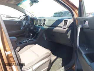 2017 Kia Sportage LX z VIN KNDPMCAC5H7121297, wystawiony jako IAAI lot #42088915 z przebiegiem 91 374 mil mil oraz . Historia ofert i sprzedaży dostępna na DreamBid. Obrazek 5.