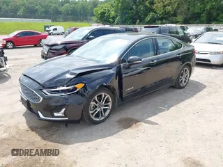 2019 Ford Fusion Titanium z VIN 3FA6P0RU0KR260239, wystawiony jako IAAI lot #42436643 z przebiegiem 114 631 mil mil oraz . Historia ofert i sprzedaży dostępna na DreamBid. Obrazek 17.