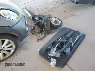 2019 MINI Convertible Cooper S с VIN WMWWG9C54K3E40225, выставлен на аукционе Copart как лот 42201665 с пробегом 56 749 миль миль и Списание • Salvage title. История ставок и продаж доступна на DreamBid. Изображение 12.