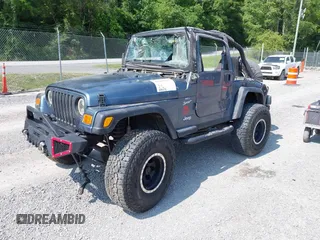 2001 Jeep Wrangler Sport z VIN 1J4FA49S11P322636, wystawiony jako IAAI lot #42409917 z przebiegiem 88 675 mil mil oraz . Historia ofert i sprzedaży dostępna na DreamBid. Obrazek 2.