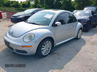 2008 Volkswagen Beetle S z VIN 3VWRW31C88M502079, wystawiony jako IAAI lot #42429122 z przebiegiem 168 324 mil mil oraz . Historia ofert i sprzedaży dostępna na DreamBid. Obrazek 2.
