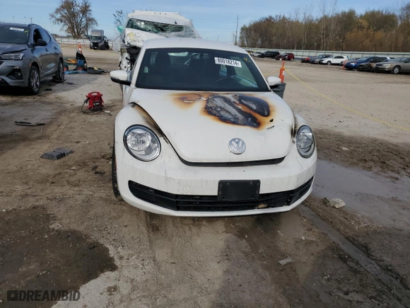 2012 Volkswagen Beetle 2.5L PZEV with VIN 3VWJP7AT6CM605642, listed as a Copart auction lot 80018214 with 101,694 mi miles and Salvage Title. Bid and sale history available at carsss.com. Image 5.