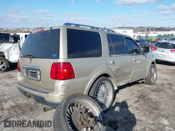 2006 Lincoln Navigator Luxury with VIN 5LMFU28556LJ11069, listed as a IAAI auction lot 41336059 with 117,003 mi miles. Bid and sale history available at carsss.com. Image 4.