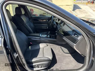 2012 BMW 7 Series 750Li xDrive z VIN WBAKC8C5XCC449157, wystawiony jako Copart lot #56779965 z przebiegiem 115 970 mil mil oraz Czysty tytuł • Clean title. Historia ofert i sprzedaży dostępna na DreamBid. Obrazek 5.