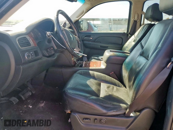 2009 Chevrolet Suburban LTZ with VIN 1GNFC36099R206170, listed as a Copart auction lot 46954815 with 272,788 mi miles and Clean title. Bid and sale history available at DreamBid. Image 7.