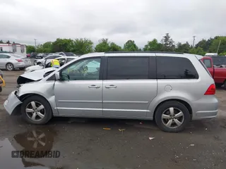 2011 Volkswagen Routan SE z VIN 2V4RW3DGXBR772583, wystawiony jako IAAI lot #42222200 z przebiegiem 213 724 mil mil oraz . Historia ofert i sprzedaży dostępna na DreamBid. Obrazek 14.