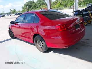 2013 Volkswagen Jetta SE с VIN 3VWDX7AJ0DM355117, выставлен на аукционе IAAI как лот 42350921 с пробегом 130 322 миль миль и . История ставок и продаж доступна на DreamBid. Изображение 3.