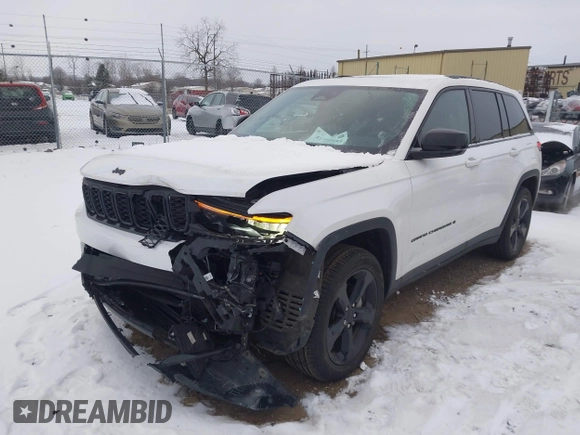 2024 Jeep Grand Cherokee Limited z VIN 1C4RJHBG5RC223711, wystawiony jako IAAI lot #41314685 z przebiegiem 11 558 mil mil oraz . Historia ofert i sprzedaży dostępna na DreamBid. Obrazek 17.