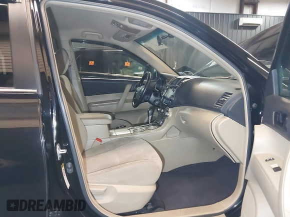 2013 Toyota Highlander with VIN 5TDZA3EH8DS032069, listed as a IAAI auction lot 41795444 with 158,920 mi miles and . Bid and sale history available at DreamBid. Image 5.