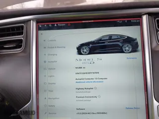 2015 Tesla Model S 85D with VIN 5YJSA1E25FF107819, listed as a IAAI auction lot 41333556 with 141,066 mi miles. Bid and sale history available at carsss.com. Image 17.