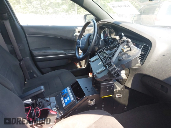 2021 Dodge Charger Police z VIN 2C3CDXAT3MH578330, wystawiony jako IAAI lot #42604008 z przebiegiem 92 856 mil mil oraz . Historia ofert i sprzedaży dostępna na DreamBid. Obrazek 5.
