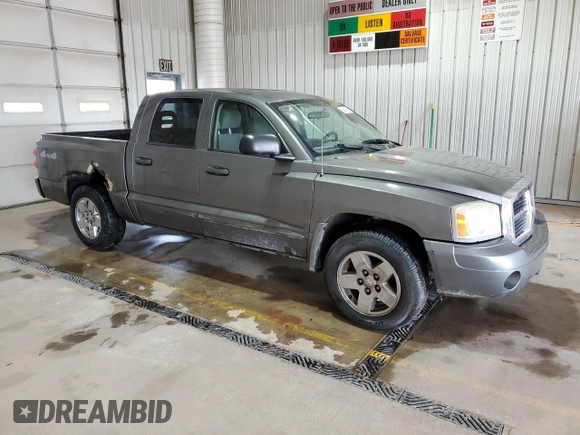 2005 Dodge Dakota SLT z VIN 1D7HW48N95S166589, wystawiony jako Copart lot #54868565 z przebiegiem 228 682 mil mil oraz Szkoda całkowita • Salvage title. Historia ofert i sprzedaży dostępna na DreamBid. Obrazek 4.