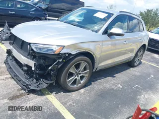 2025 Audi Q5 S line Premium z VIN WA1GAAFYXS2020823, wystawiony jako IAAI lot #42318926 z przebiegiem 9805 mil mil oraz . Historia ofert i sprzedaży dostępna na DreamBid. Obrazek 2.