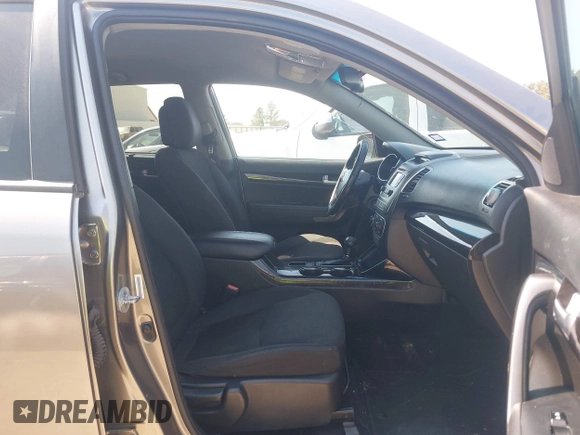 2015 Kia Sorento LX with VIN 5XYKT4A66FG625788, listed as a IAAI auction lot 41692243 with 131,182 mi miles. Bid and sale history available at carsss.com. Image 5.