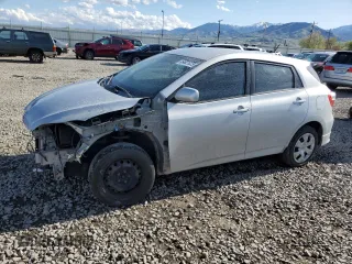 2009 Toyota Matrix S z VIN 2T1LE40E19C011318, wystawiony jako Copart lot #54621025 z przebiegiem 98 047 mil mil oraz Szkoda całkowita • Salvage title. Historia ofert i sprzedaży dostępna na DreamBid. Obrazek 1.