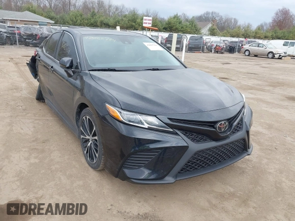 2018 Toyota Camry LE z VIN JTNB11HK6J3005121, wystawiony jako IAAI lot #42065784 z przebiegiem 114 907 mil mil oraz . Historia ofert i sprzedaży dostępna na DreamBid. Obrazek 1.