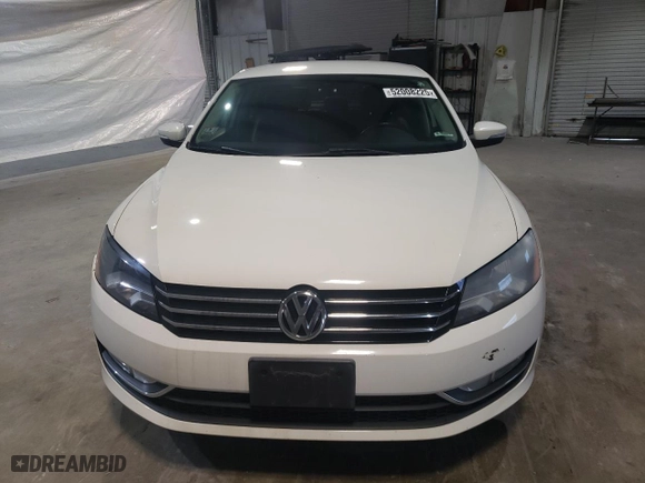 2015 Volkswagen Passat 1.8T Limited Edition with VIN 1VWAT7A33FC082226, listed as a Copart auction lot 52008225 with 185,941 mi miles and Clean Title. Bid and sale history available at carsss.com. Image 5.