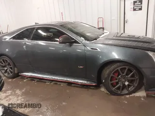 2011 Cadillac CTS-V z VIN 1G6DV1EP2B0126431, wystawiony jako IAAI lot #41511633 z przebiegiem 52 738 mil mil oraz . Historia ofert i sprzedaży dostępna na DreamBid. Obrazek 13.