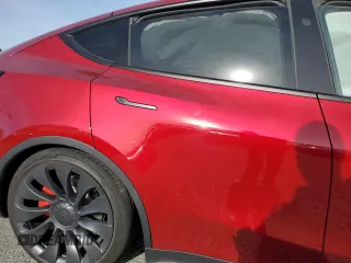 2024 Tesla Model Y Performance z VIN 7SAYGDEF7RF128112, wystawiony jako Copart lot #85596764 z przebiegiem Nie podano mil oraz Szkoda całkowita • Salvage title. Historia ofert i sprzedaży dostępna na DreamBid. Obrazek 11.