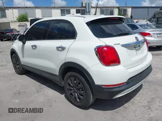 2016 FIAT 500X Pop z VIN ZFBCFXAT6GP477503, wystawiony jako IAAI lot #42536327 z przebiegiem 128 446 mil mil oraz . Historia ofert i sprzedaży dostępna na DreamBid. Obrazek 3.