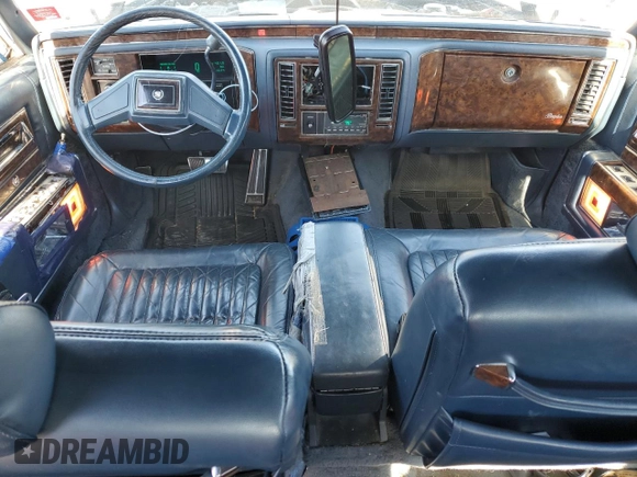 1992 Cadillac Brougham z VIN 1G6DW54E7NR707492, wystawiony jako Copart lot #79950214 z przebiegiem 263 624 mil mil oraz Tytuł czysty. Historia ofert i sprzedaży dostępna na DreamBid. Obrazek 8.