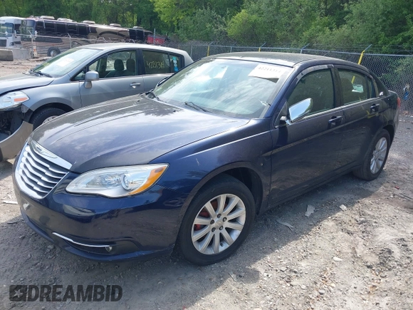 2014 Chrysler 200 Limited z VIN 1C3CCBCG2EN192433, wystawiony jako IAAI lot #42211314 z przebiegiem 158 668 mil mil oraz . Historia ofert i sprzedaży dostępna na DreamBid. Obrazek 18.