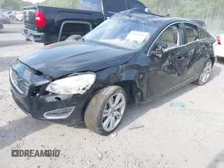 2012 Volvo S60 T6 z VIN YV1902FH9C2120141, wystawiony jako IAAI lot #42020816 z przebiegiem 121 285 mil mil oraz . Historia ofert i sprzedaży dostępna na DreamBid. Obrazek 2.