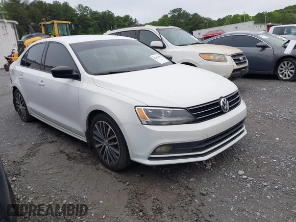 2015 Volkswagen Jetta SE z VIN 3VWD17AJ2FM203795, wystawiony jako IAAI lot #42353495 z przebiegiem 150 903 mil mil oraz . Historia ofert i sprzedaży dostępna na DreamBid. Obrazek 1.