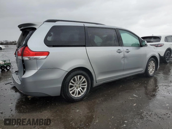 2011 Toyota Sienna XLE AAS с VIN 5TDYK3DC3BS049356, выставлен на аукционе Copart как лот 47971545 с пробегом 229 703 миль миль и Чистый • Clean title. История ставок и продаж доступна на DreamBid. Изображение 3.