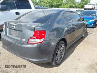 2011 Scion tC z VIN JTKJF5C74B3008878, wystawiony jako IAAI lot #42435425 z przebiegiem 152 737 mil mil oraz . Historia ofert i sprzedaży dostępna na DreamBid. Obrazek 4.